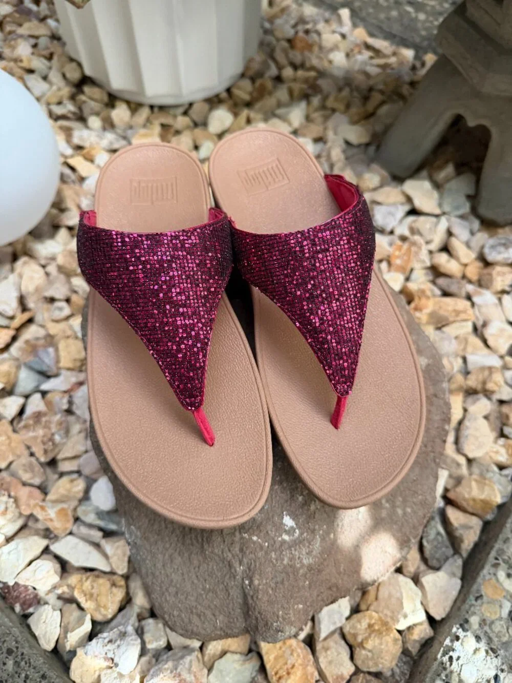 NIB FitFlop Lulu Glitterball Toe-Post Sandals - Raspberry 7.5